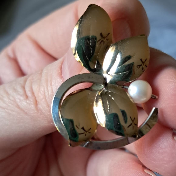 Vintage 12kt Gold & Sterling Silver Floral Earrings With Pearl Accent & Leaves - Picture 4 of 6